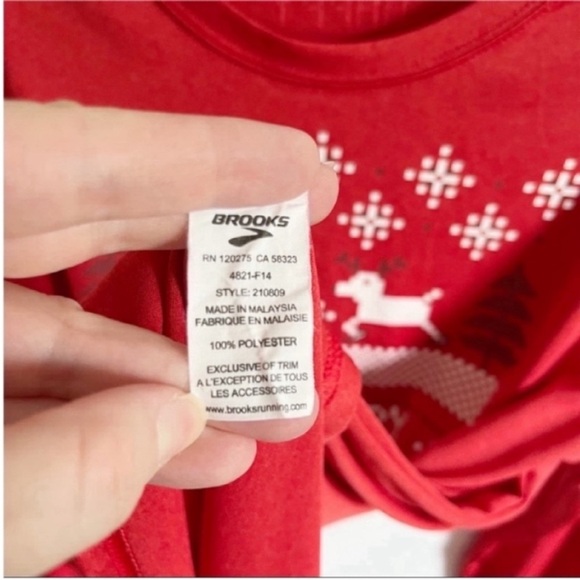 Brooks Equilibrium Run Happy shirt red holiday festive long sleeves Dri fit - Picture 6 of 8